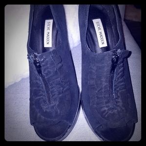 Steve Madden zippered peeptoed heeled booties